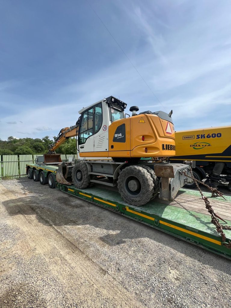 Liebherr na podvalníku