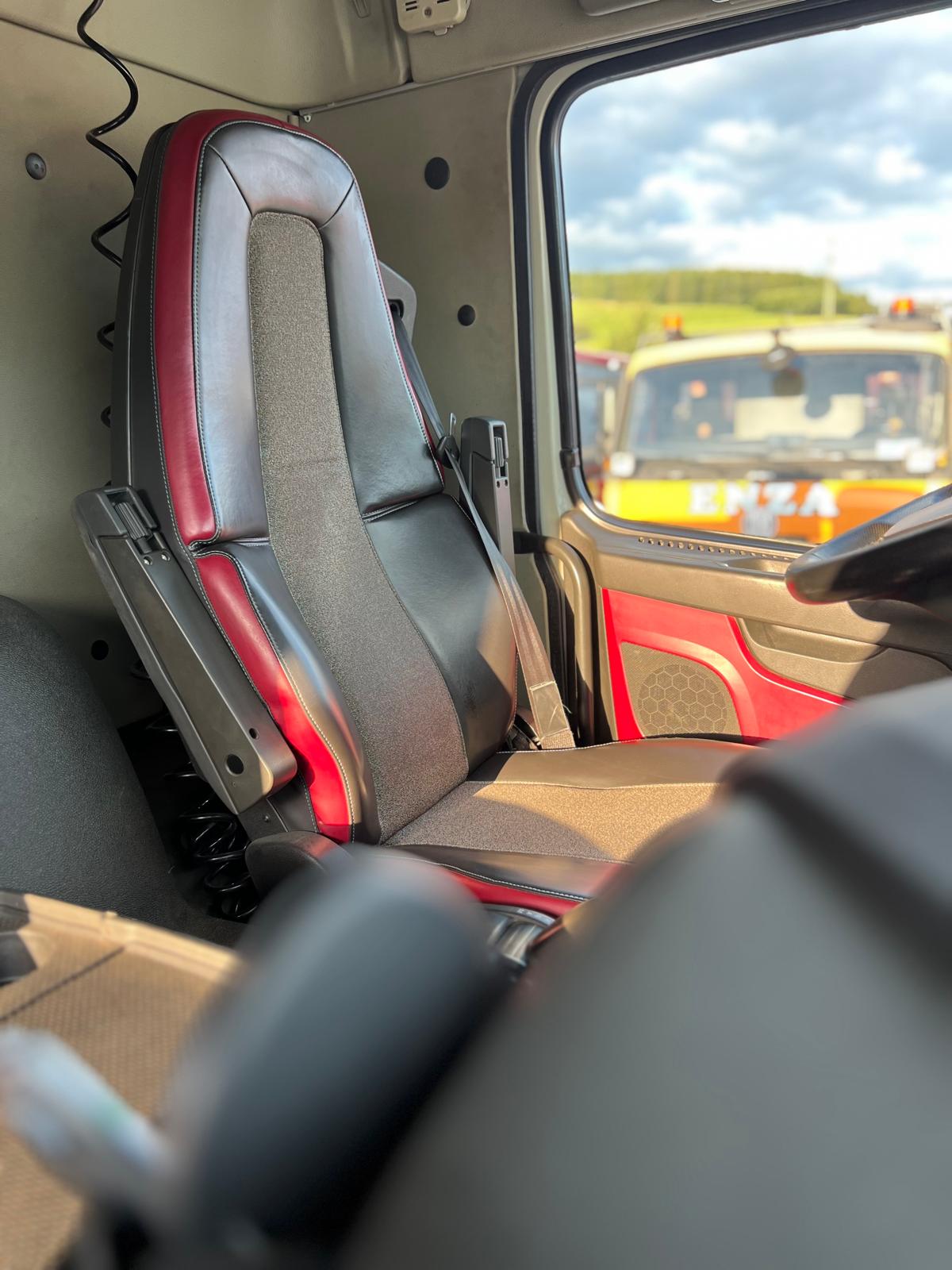 Vyčistená a prečalúnená sedačka Mercedes Actros
