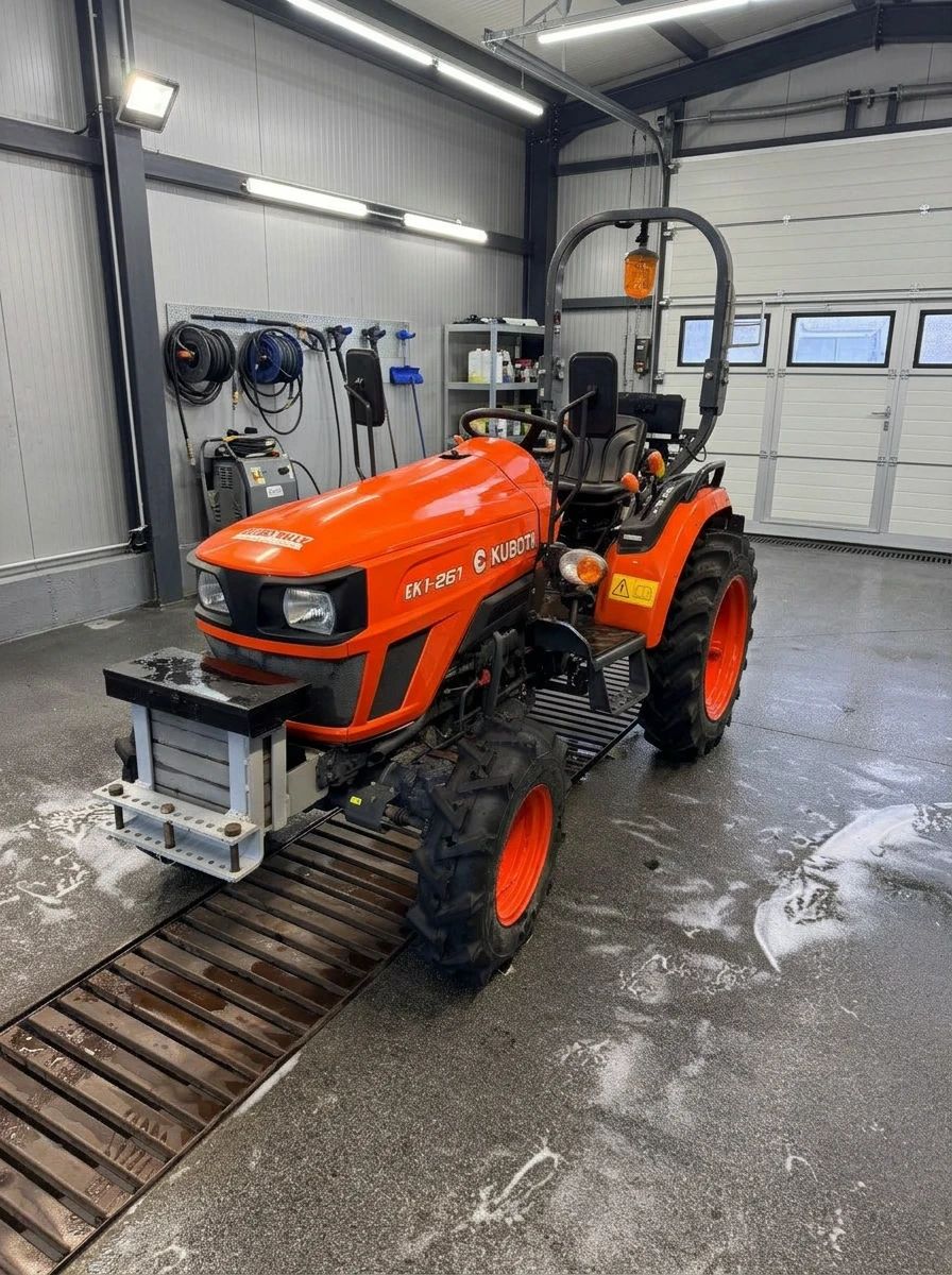 Kubota EK1-261 – kompaktný traktor 4×4